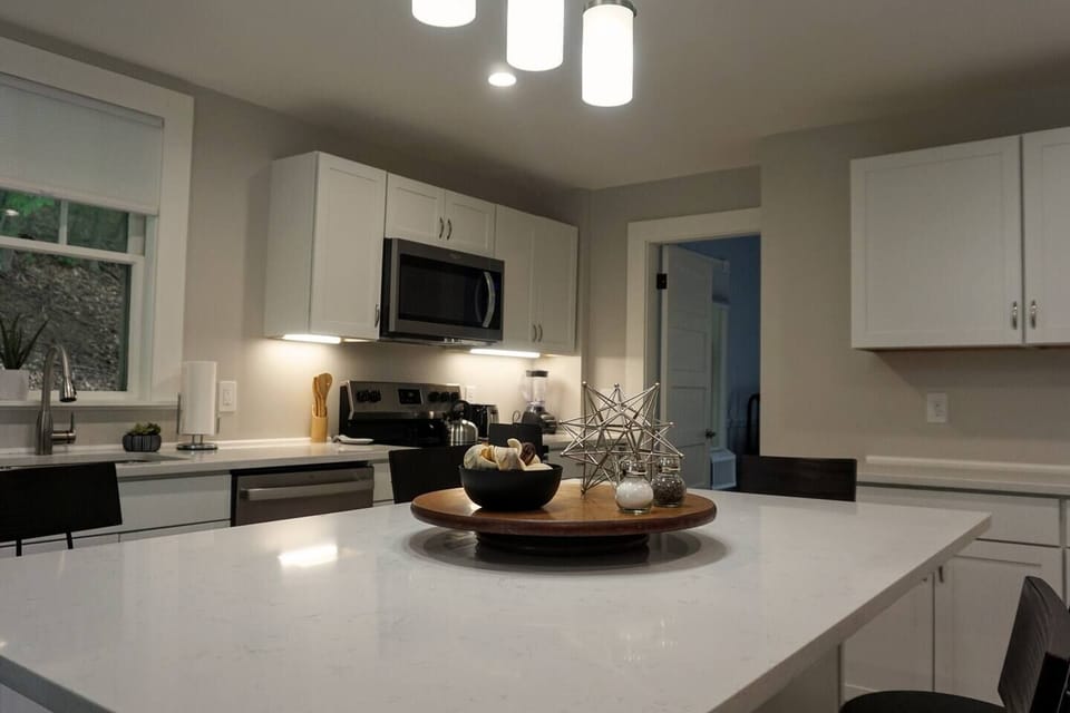 Hard to not love those quartz countertops.