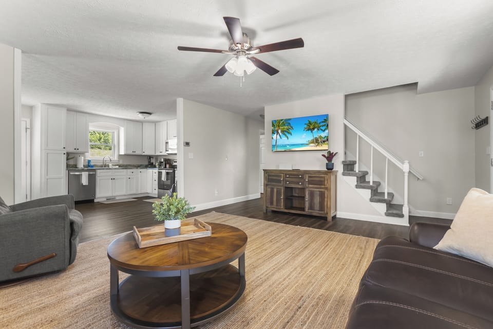 Open concept style living room into the kitchen.