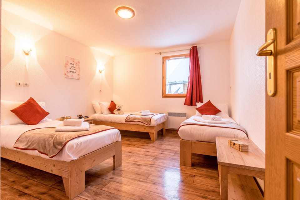 The second bedroom may feature 3 Single beds - let us know if you have a preference!