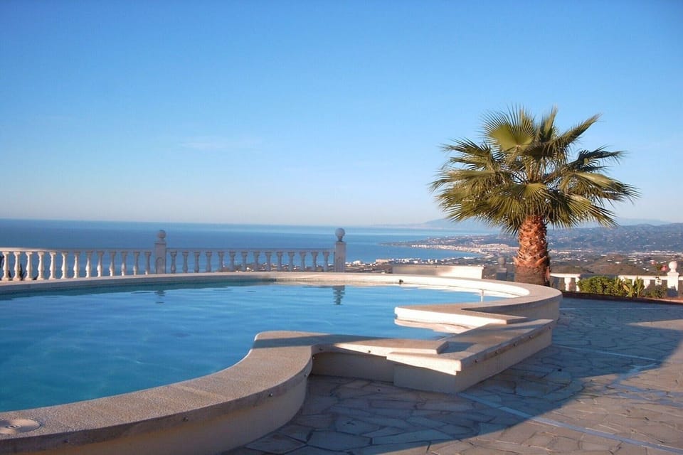 Holiday Home Swimming Pool