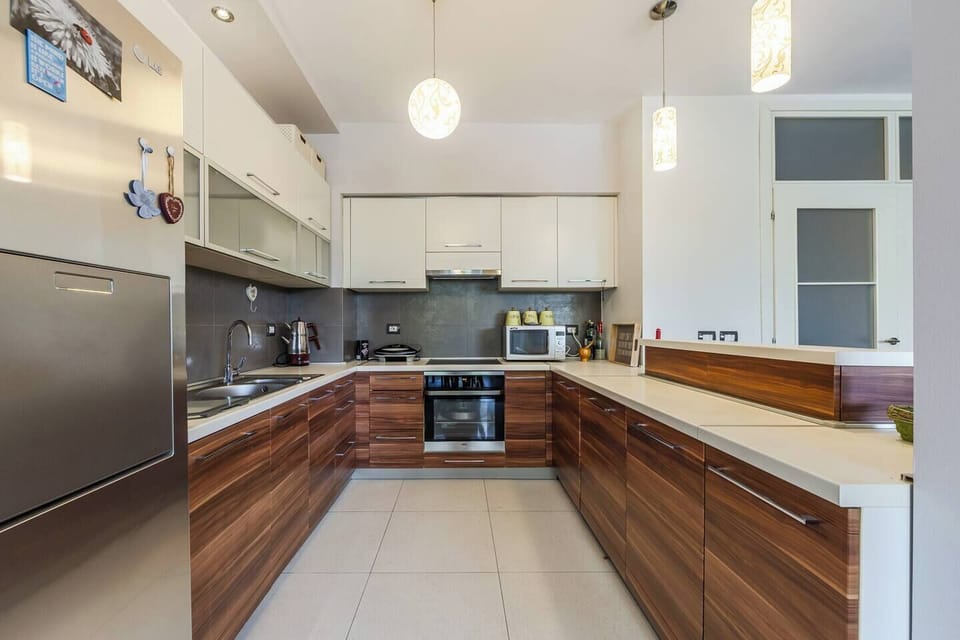 Fully-equipped kitchen