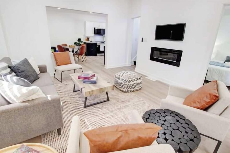 Your home base for Port Colborne adventures, comfortable, bright, and just steps from everything you want to explore