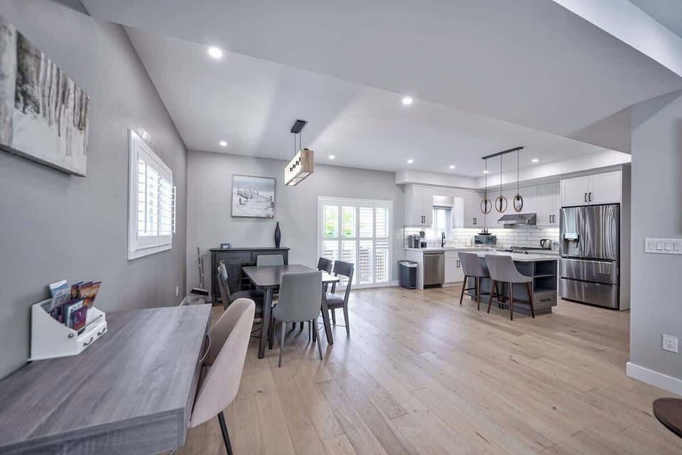 Open concept main floor layout, allowing for great family or friend time unobstructed 