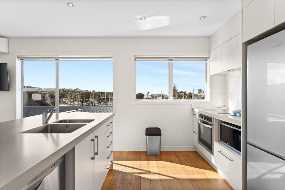 Fully equipped, modern kitchen