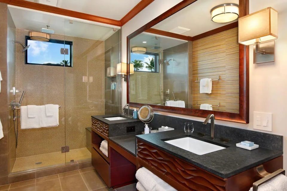 Laola 4-Bedroom Owner Designed Residence | Bathroom | Separate tub and shower, designer toiletries, hair dryer, bathrobes