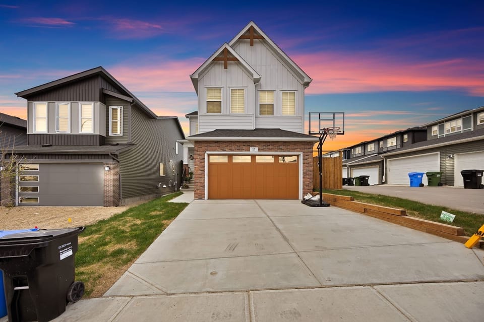 Modern family home with spacious driveway and sunset curb appeal