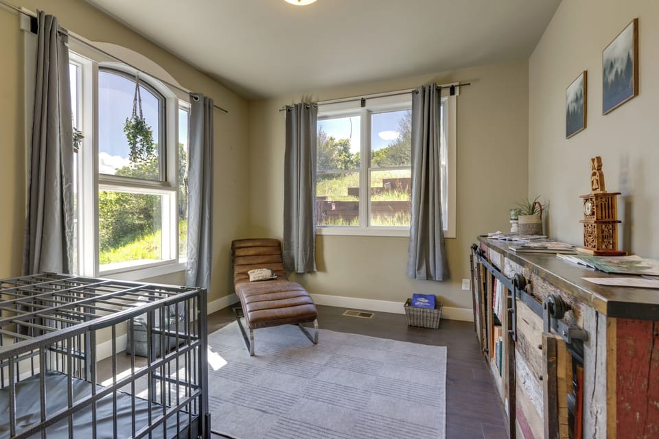 Sitting Room | 1st Floor