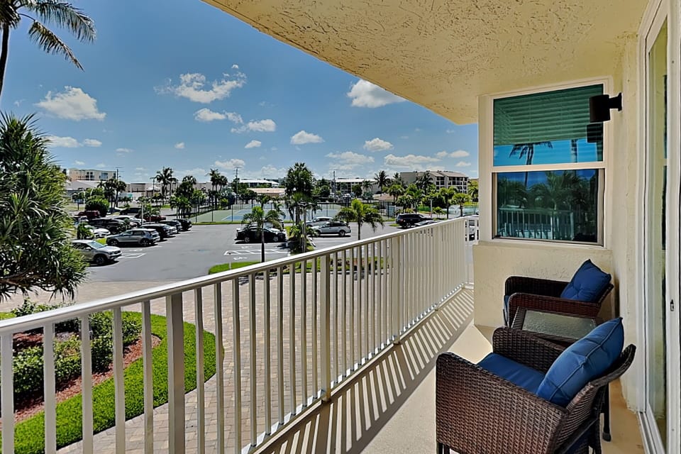 Balcony Views - Sitting Area