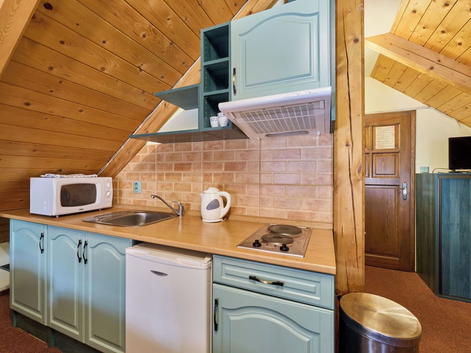Wood, Furniture, Hardwood, Wood Stain, Cottage, Cabinetry, Log Cabin, Attic, Plank, Natural Material