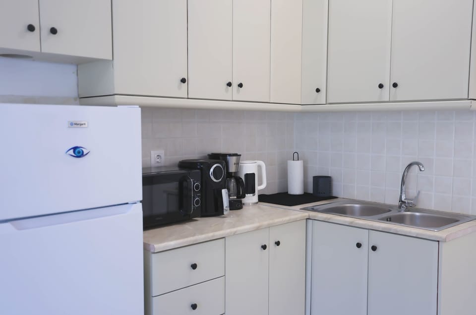 Fully Equipped Kitchen with Modern Appliances