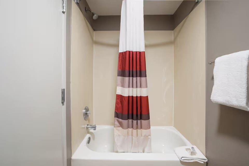 Rinse away the day in a spotless shower-tub combo.