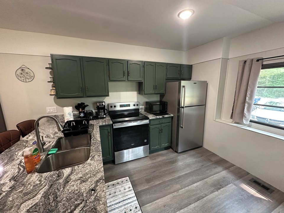 Full kitchen 