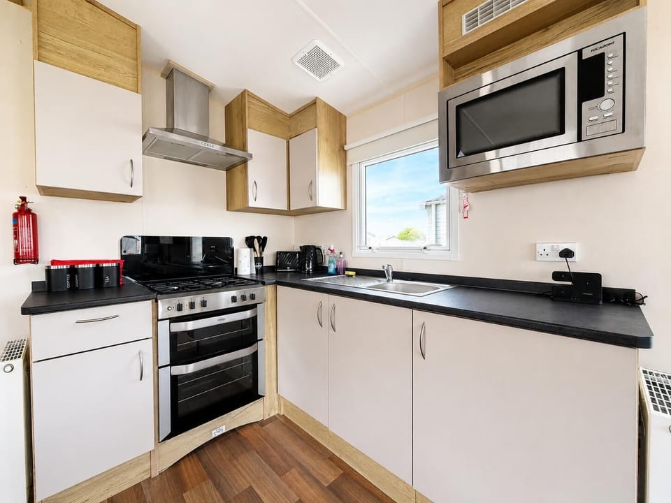 Broadlands Sands Holiday Park combines the charm of caravan holidays with the practicality of a comfortable kitchen area, making it a great base for exploring Lowestoft beach Suffolk and other things to do in Suffolk.
