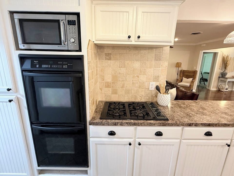 Microwave, double oven and gas cooktop in the kitchen