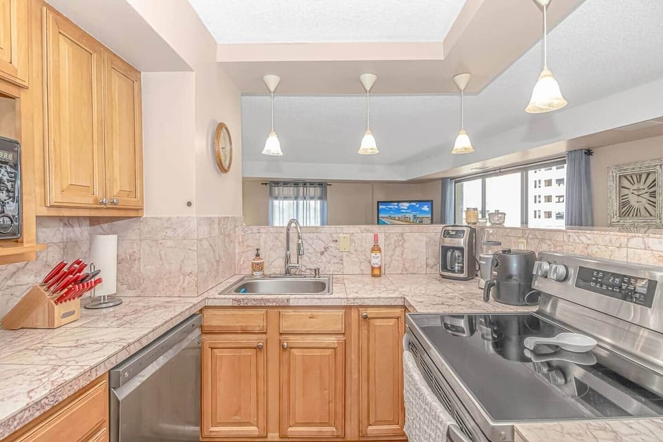 Fully stocked kitchen featuring granite countertops and stainless steel appliances 