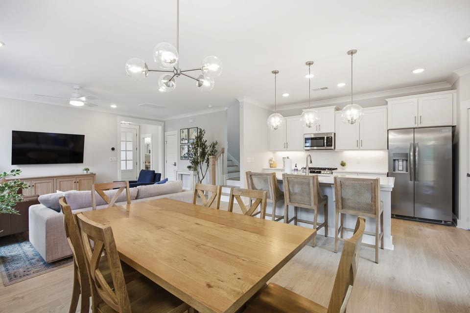 The beautiful farmhouse table with trestle base has seating for 6.