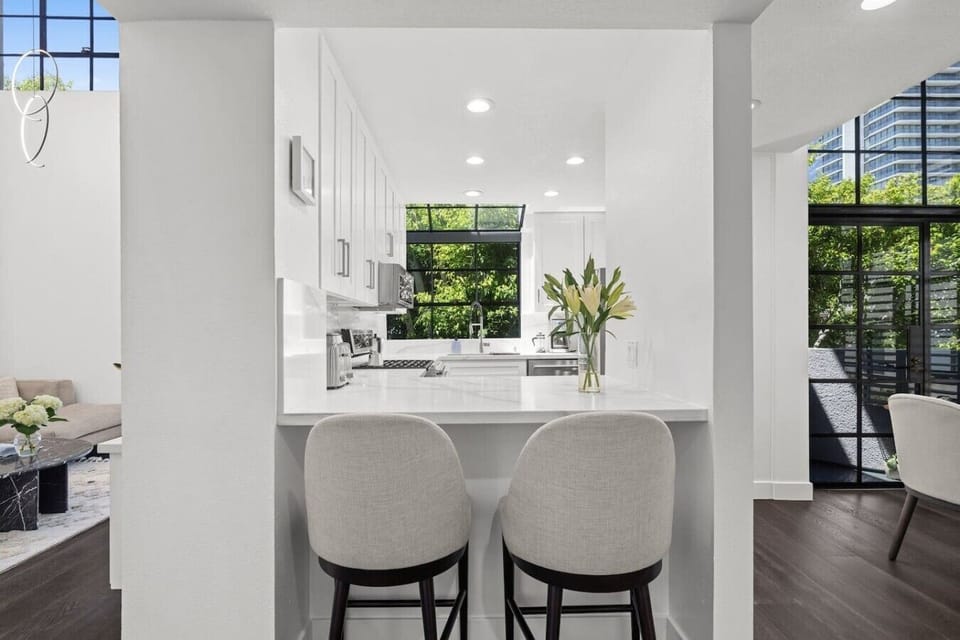 Counter seating for two, multiple coffee setups, and everything needed for real cooking — the kitchen is designed for guests who plan to stay, not just pass through.