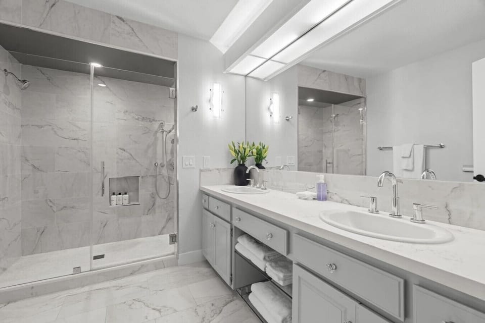 En suite bathrooms on both bedrooms mean no compromises — each space is entirely your own for the duration of your stay.