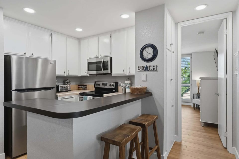 Cook and entertain with ease in this fully equipped kitchen. It features a spacious island with 2 barstools for casual dining or morning coffee, plus a dining table with enough seating for 6.