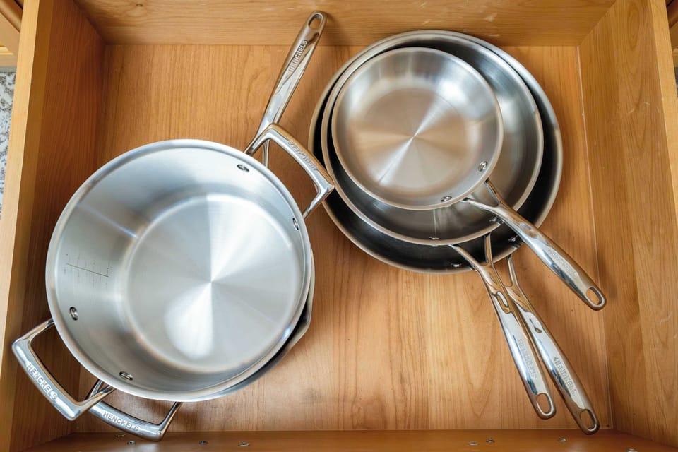 Premium Cookware Ready to Use
Cook with confidence using high-quality stainless steel pots and pans, perfect for everything from quick breakfasts to family dinners.