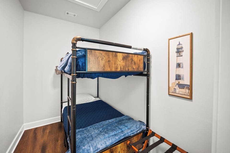 King Master Suite Twin Bunks