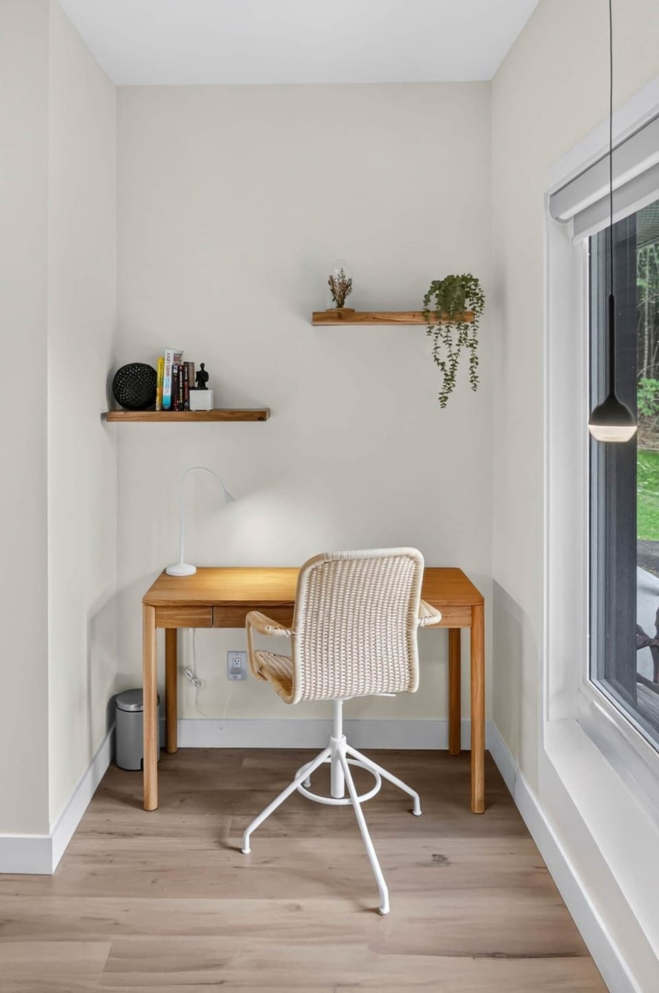 Desk in queen room