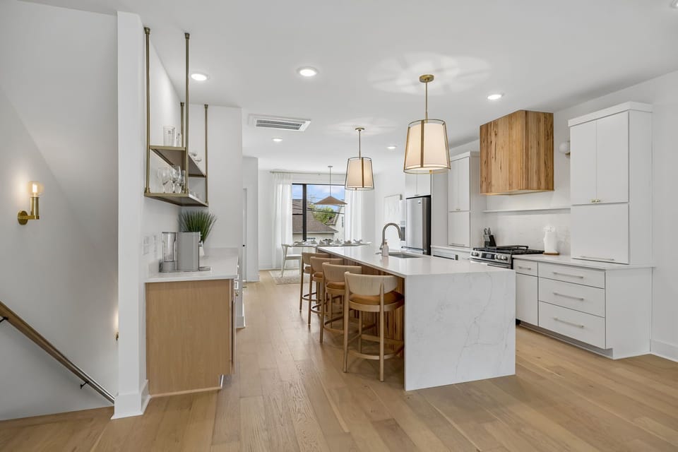 Kitchen: A stylish kitchen with contemporary finishes and modern lighting.