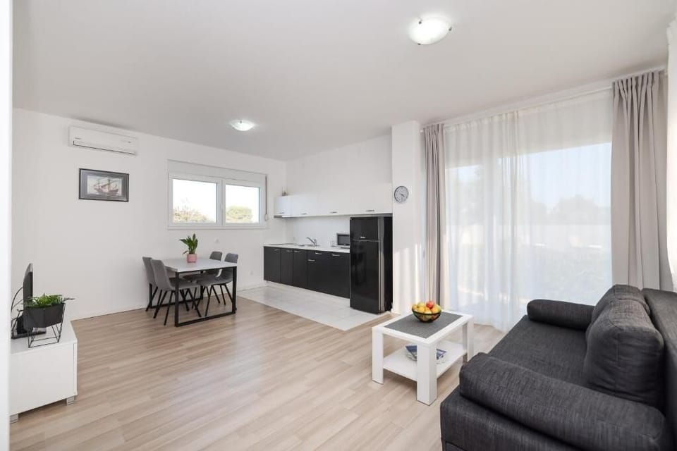 Living room 4