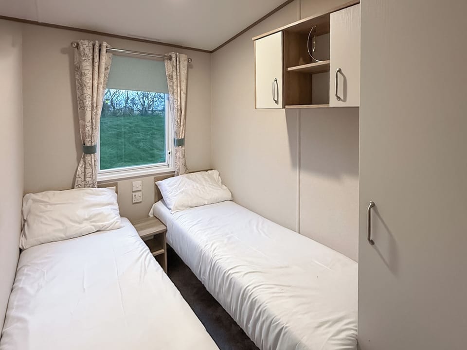 Twin bedroom | Oak Village 17 - The Grange Leisure Park, Mablethorpe