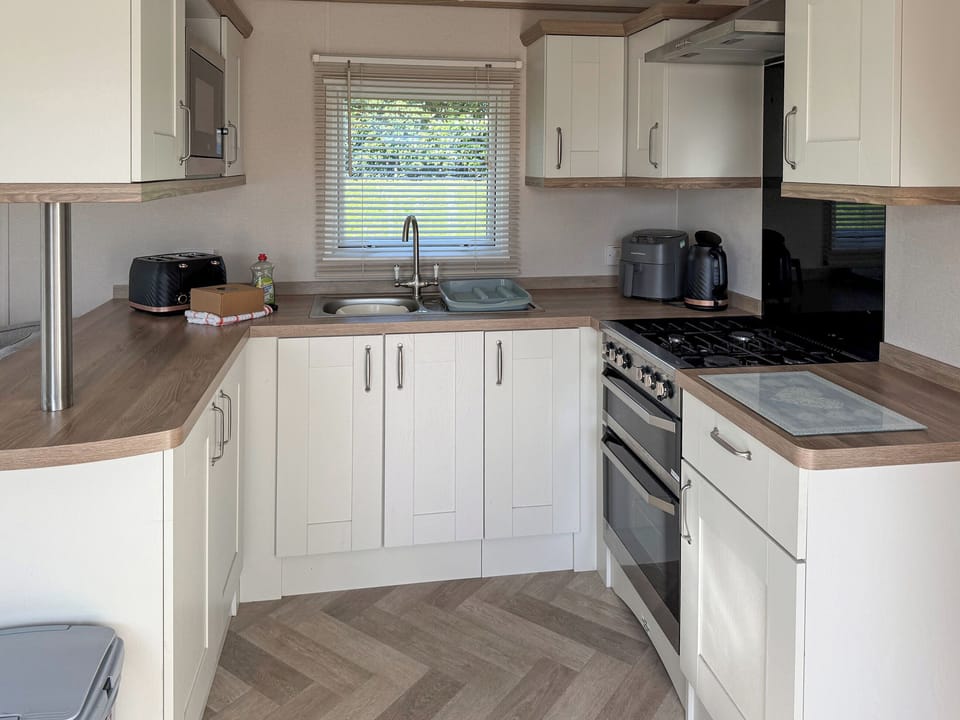 Kitchen | Oak Village 17 - The Grange Leisure Park, Mablethorpe