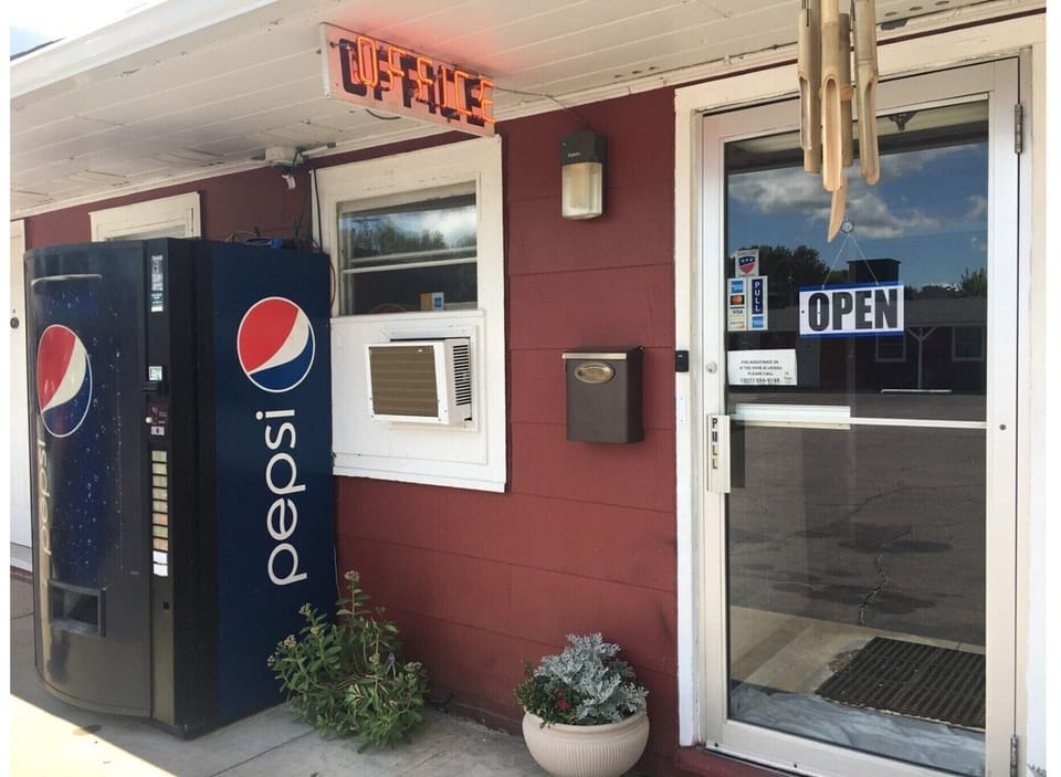 Entrance / Reception