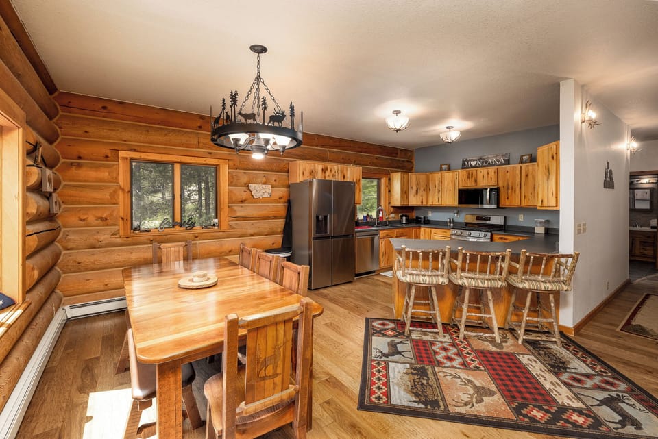 Dining table seats 6, island seats 3 | Main Level