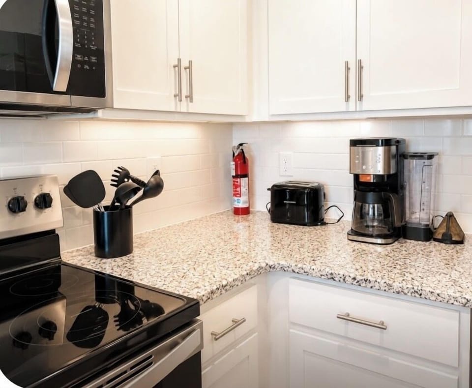 Mornings start better here. Brew a fresh cup at the coffee station and ease into your day before heading out to explore the coast. Everything you need is ready and waiting on the counter. ⭐