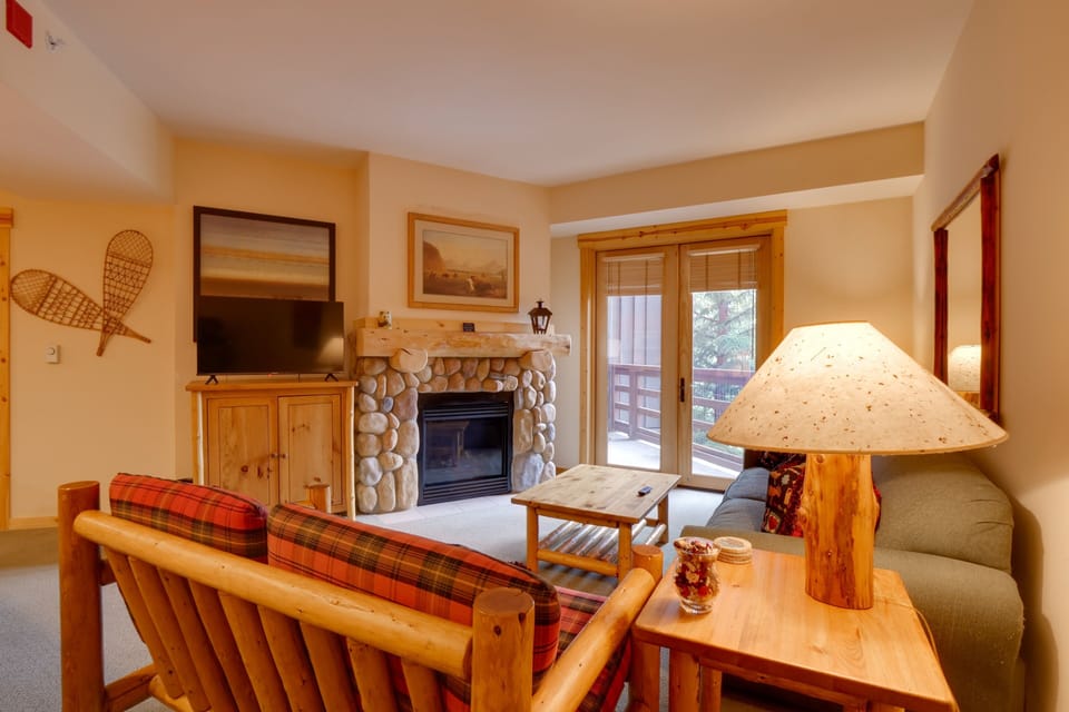 Furniture, Indoors, Living Room, Couch, Lamp