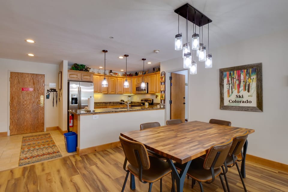Floor, Flooring, Indoors, Hardwood, Dining Room