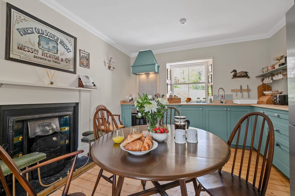 Enjoy informal breakfasts.