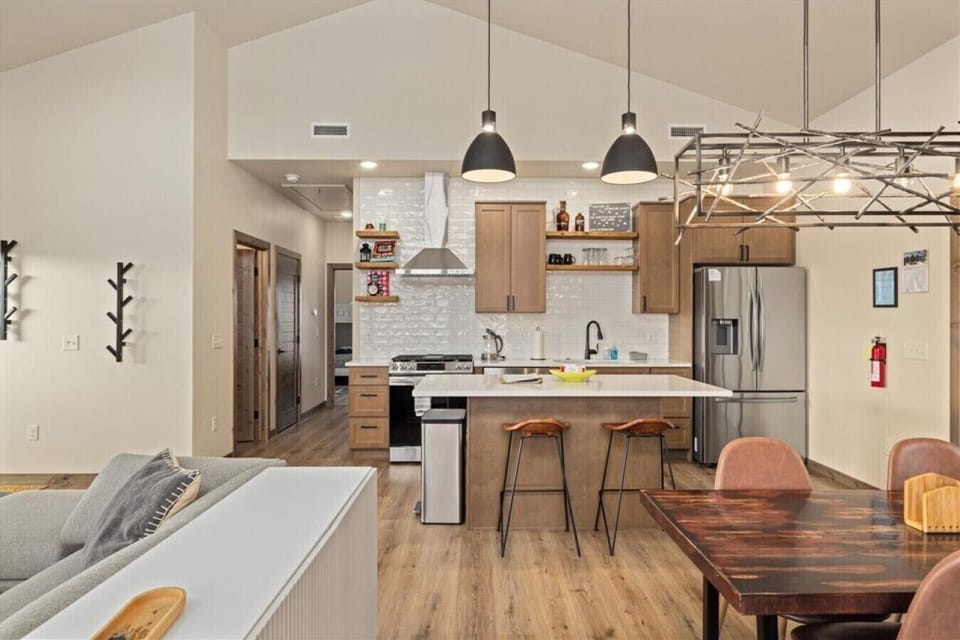 Kitchen/ Dining