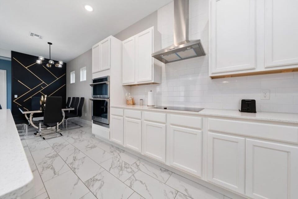 Full kitchen image 1