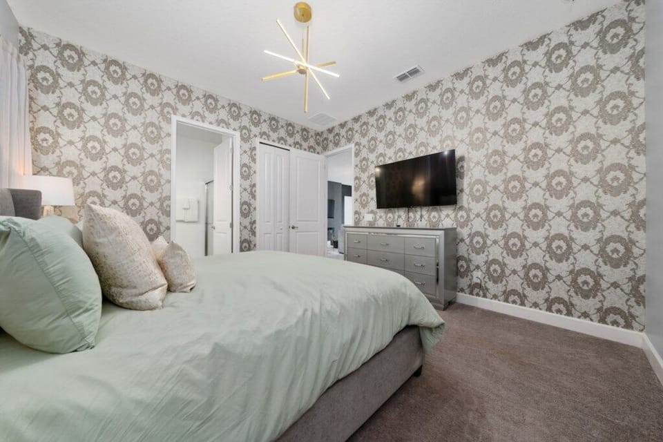 Bedroom 5 image 2