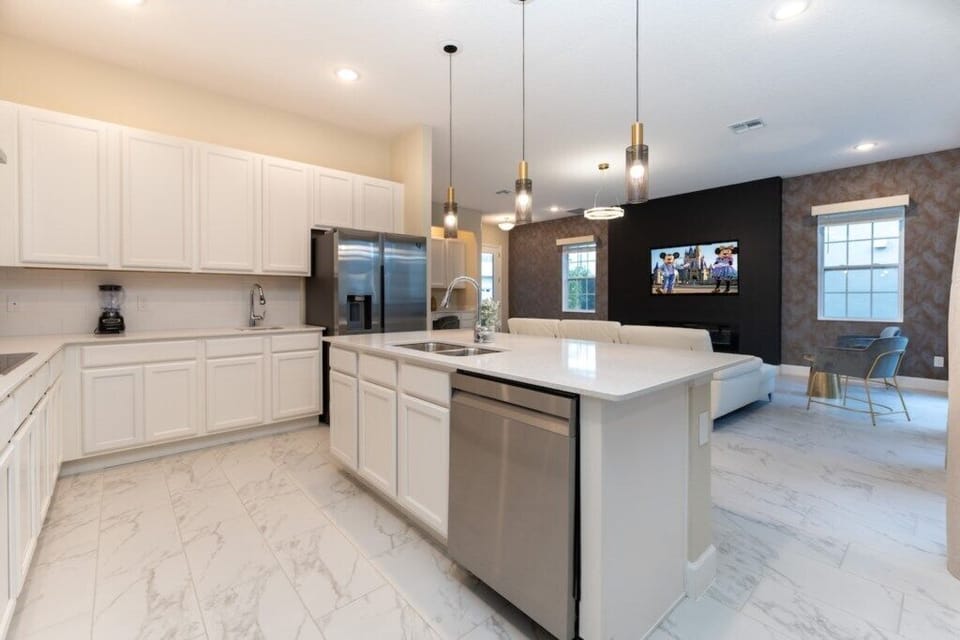 Full kitchen image 1