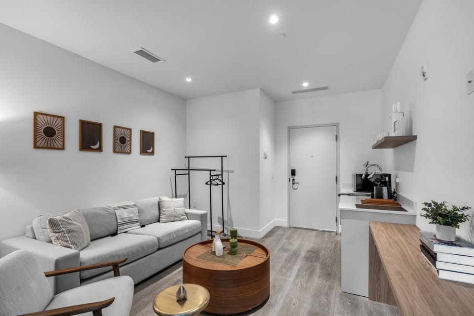 Bright & Modern Brickell Retreat-Prime Location- 7th Floor (9886)