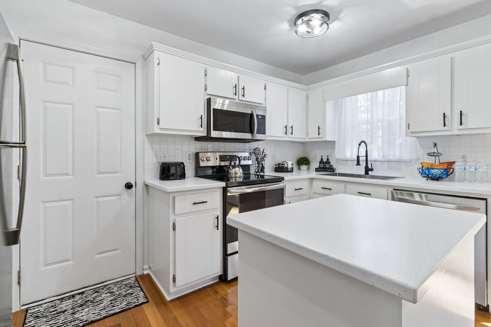 Updated kitchen. Complimentary light snacks and water.