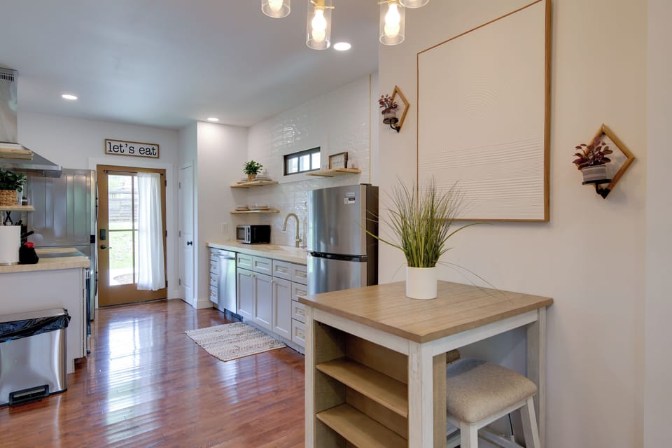 Kitchen | Dining Area