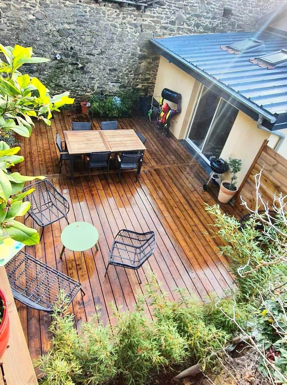 Outdoor dining
