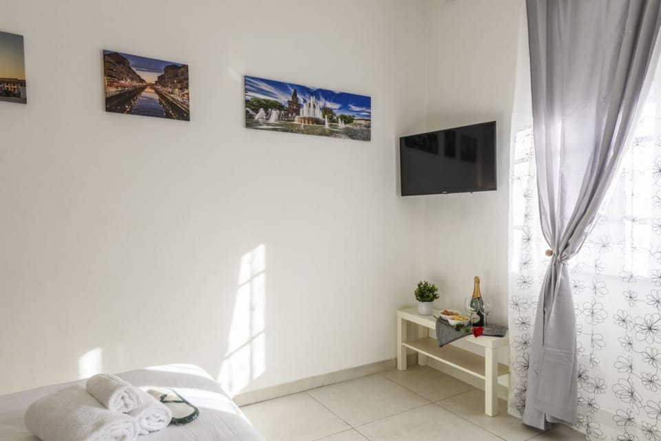 VIA TAGIURA 25/27 - For Work and Leisure Apartment in Milan