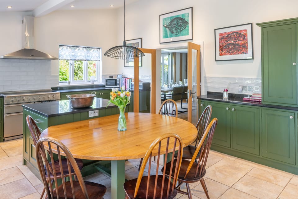 Ground floor: From breakfast through to supper