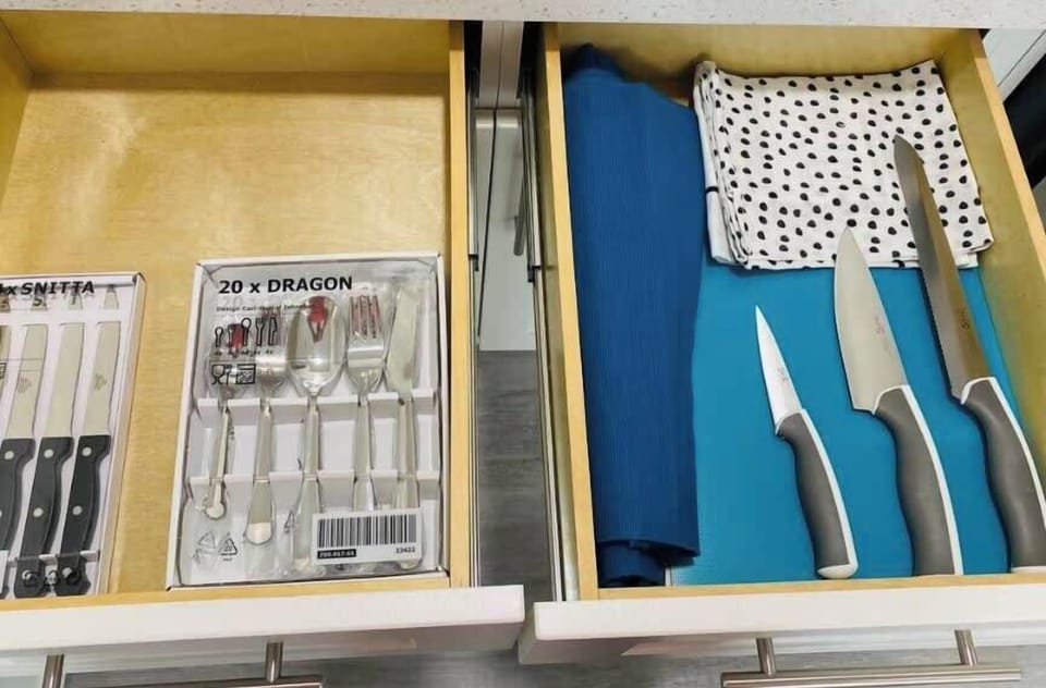 Complete cutlery and knife set