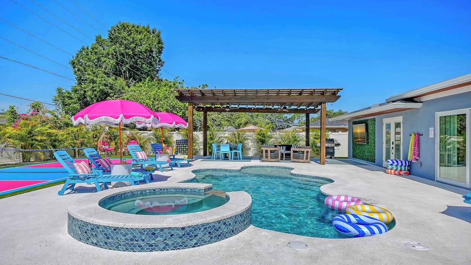 Heated pool and spa, ready whenever you are. Grab a float, claim a lounger, and let the afternoon go.