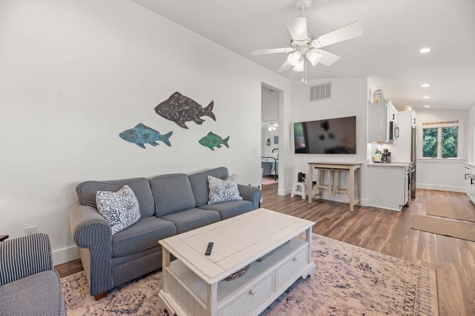 DU811: Sugar Shack | 2nd Floor Living Area