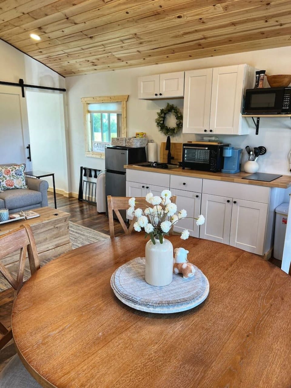 Red Star Kitchenette
